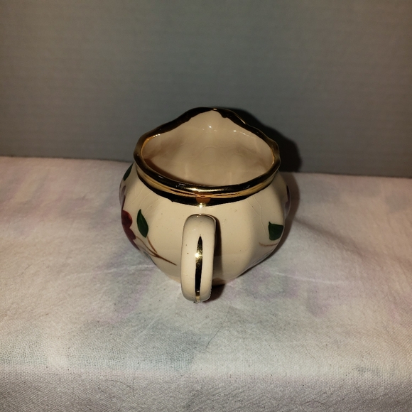 Beautiful Vintage Wade Hand Painted Creamer and Sugar Bowl with Floral Pattern - Picture 4 of 10